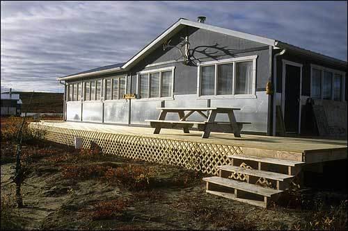 Peterson'S Point Lake Lodgeイエローナイフ エクステリア 写真