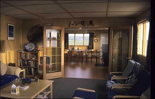 Peterson'S Point Lake Lodgeイエローナイフ エクステリア 写真