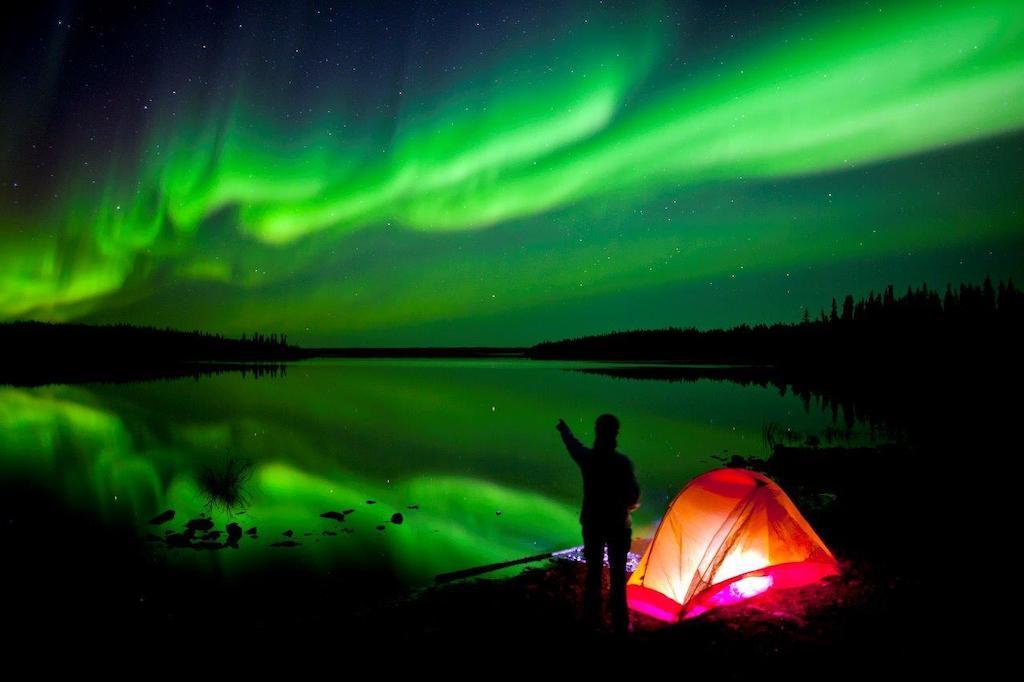 Peterson'S Point Lake Lodgeイエローナイフ エクステリア 写真
