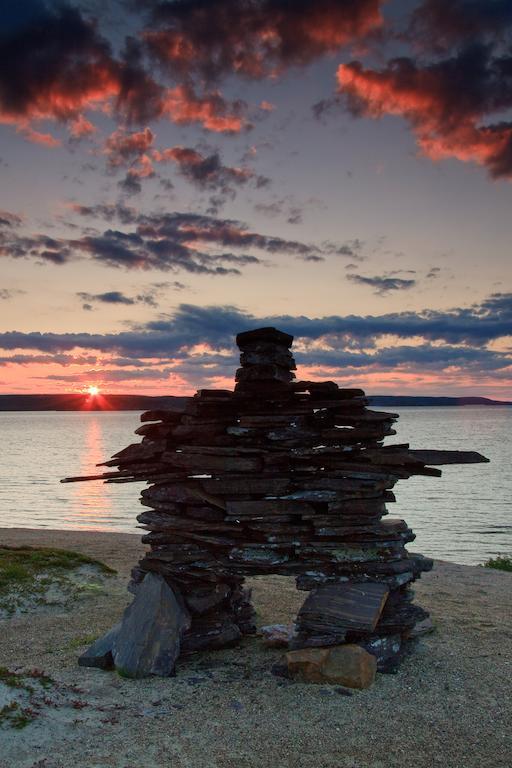 Peterson'S Point Lake Lodgeイエローナイフ エクステリア 写真